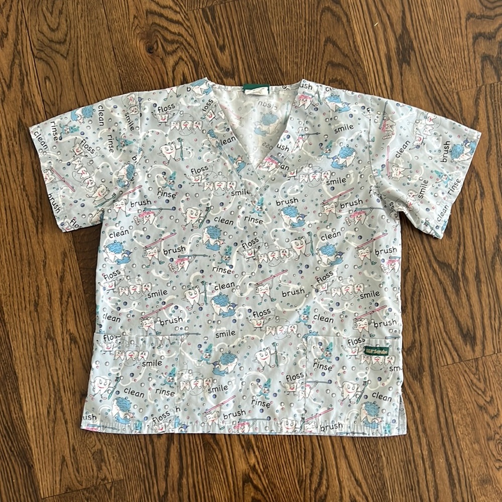 Women’s scrub top